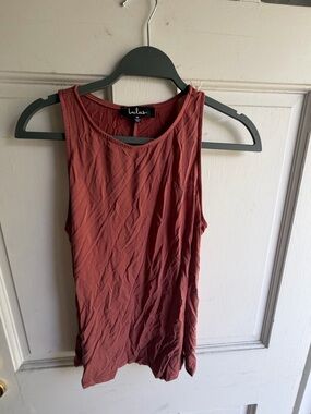 Lulu's Rust-Colored Sleeveless Tank Top